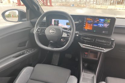 Interior con materiales originales y de calidad y doble pantalla de 10,1 pulgadas