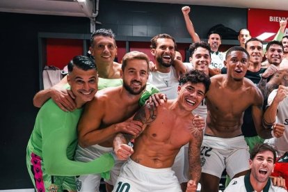 Andrés Fernández no para de celebrar triunfos con el Almería.