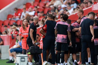 Luis García tuvo dos lesionados en el partido que se llevó el Almería.