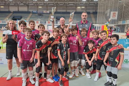 La IV Preseason Cup de Mintonette reúne a cerca de un millar de participantes para abrir la temporada de voleibol.