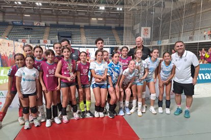 La IV Preseason Cup de Mintonette reúne a cerca de un millar de participantes para abrir la temporada de voleibol.