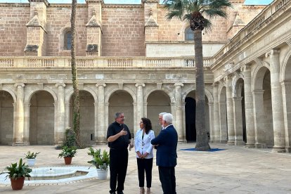 Presentación de 'Los Reyes Católicos. La boda que cambió la historia', en el Claustro de la Catedral de Almería.