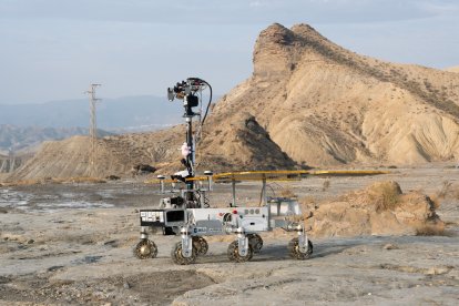Pruebas en Tabernas de Charlie, el prototipo del rover marciano que se enviará a Marte en 2028.
