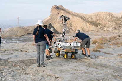 Pruebas en Tabernas de Charlie, el prototipo del rover marciano que se enviará a Marte en 2028.