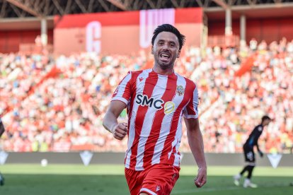 Javi Muñoz lleva dos goles en casa.