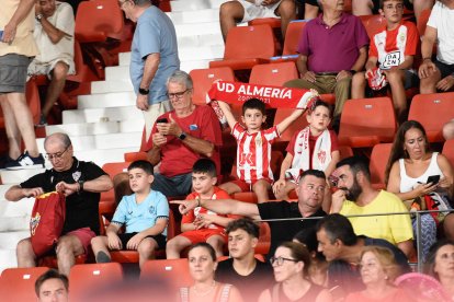 La fiesta del Almería tendrá premio ante el Burgos este sábado en el partido de la 8ª jornada.
