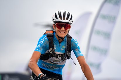 Natalia Fischer vuelve a ganar y se mantiene en cabeza de la general con más de 40 minutos sobre Tessa Kortekaas.