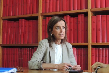 Carmen Fúnez durante la entrevista en la redacción de La Voz de Almería.