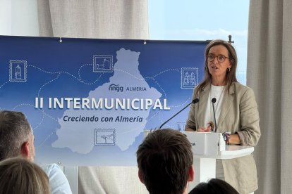 Carmen Fúnez durante la clausura de la II Intermunicipal de la organización juvenil del PP, en Níjar.