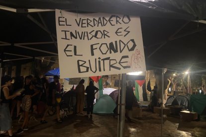 Acampada en el Paseo de Almería este domingo.
