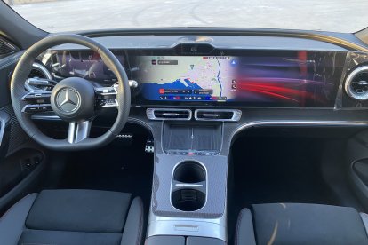 Impresionante pantalla panorámica de 39,1 pulgadas y sistema MBUX Hyperscreen