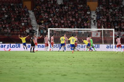 El Cádiz llegaba a celebrar dos goles en el Mediterráneo.