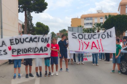 Las familias de Cuevas del Almanzora se movilizan para pedir la construcción del nuevo instituto.