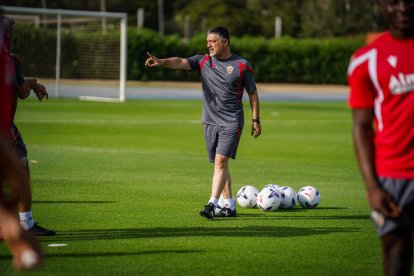 La mano experta de García Pimienta recuperará al jugador.