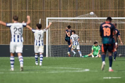 La cantera de la Real Sociedad no se olvida de Álex Sola.