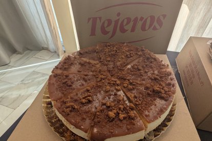 Degustación de productos en la presentación del cartel del I Concurso de Roscones de Reyes de Almería.