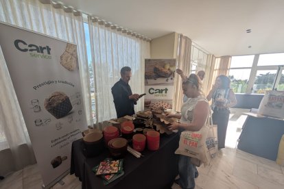 Degustación de productos en la presentación del cartel del I Concurso de Roscones de Reyes de Almería.