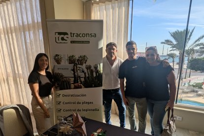Degustación de productos en la presentación del cartel del I Concurso de Roscones de Reyes de Almería.