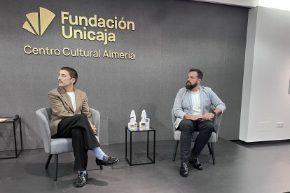 Los periodistas Nacho Calle y Sergio Sangiao subieron al escenario a recoger el galardón por su obra 'Exporting Abortion'