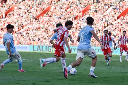 El extremo en el Almería-Celta Fortuna en el Estadio de los Juegos Mediterráneos.
