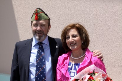 José Pérez Vivas, junto a su mujer.