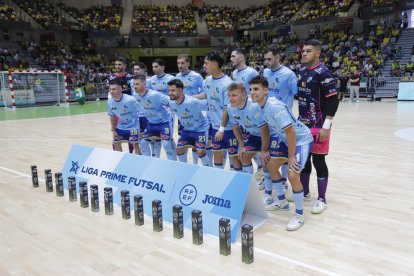 Jugadores del Surseeds El Ejido Futsal antes de iniciar su partido ante Jaén Paraíso Interior.