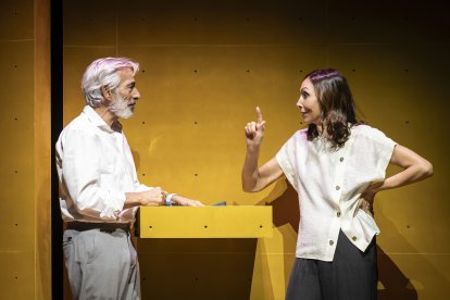 Imanol Arias junto a María Barranco durante la obra 'Mejor no decirlo', con la que visitan Almería este viernes.