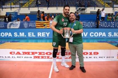 Con Viedma después de ganar la Copa del Rey en Melilla en 2019, contra Teruel.