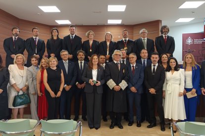 Los abogados y abogadas que acumulan un cuarto de siglo en la profesión.