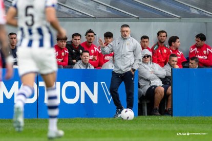 García Pimienta no tuvo un partido plácido en San Sebastián.