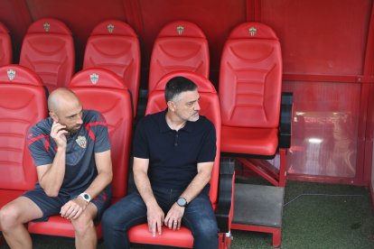 García Pimienta, en el banquillo del Estadio de los Juegos Mediterráneos.