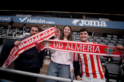 Aficionados de la UDA en San Sebastián con su Almería de alma.