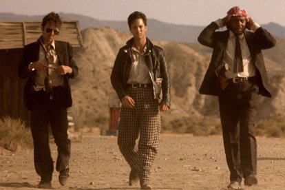 Joe Strummer, Dick Rude y Sy Richardson, en un fotograma de la película.