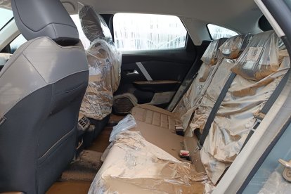Parte interior de uno de los muchos vehículos afectados.