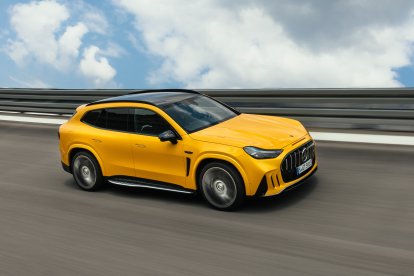 El Mercedes‑AMG GT SUV carga con una potencia de hasta 600 kW en corriente continua y puede recuperar hasta 380 kilómetros de autonomía WLTP2 en diez minutos.