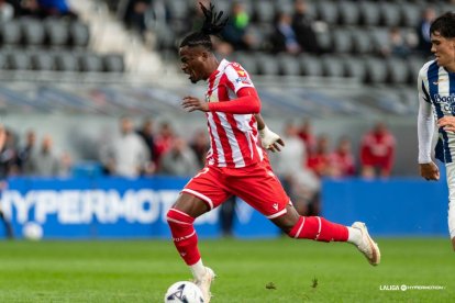 Cipenga se adueña de la banda izquierda por donde solía Embarba.