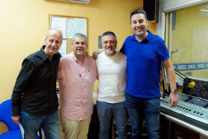 García Pimienta con los deportivos de LA VOZ y Cadena SER.