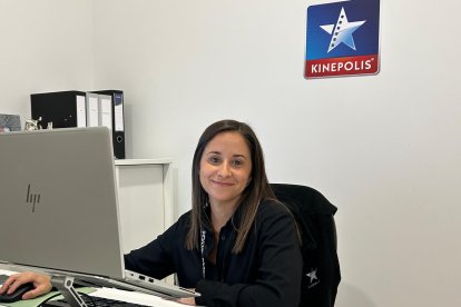 Cielo Díez, director de Kinépolis Almería Mediterráneo, en su puesto de trabajo.