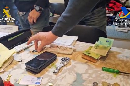 Imágenes de la operación que ha permitido intervenir más de cinco kilos de 'tusi'.