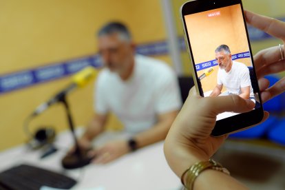 Pimienta se lo pasó en grande en su visita a La Voz de Almería y SER.