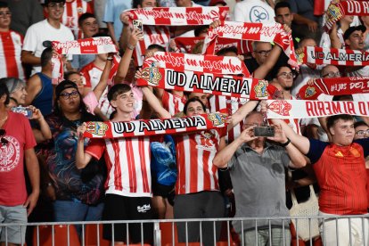 Aficionados de la UDA en el Almería-Eldense.