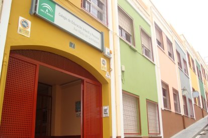 Entrada principal al centro educativo.