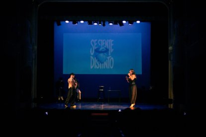 KONDDA durante la presentación de su primer disco, 'Se siente distinto', en el Teatro Apolo de Almería