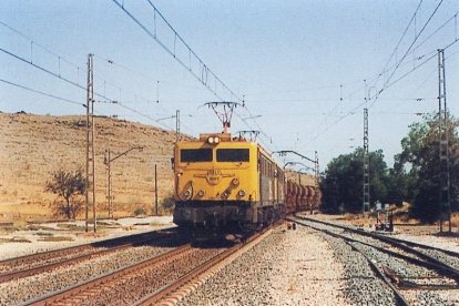 El último tren con tolvas de mineral pasando por Gérgal tras haber descargado en Almería.