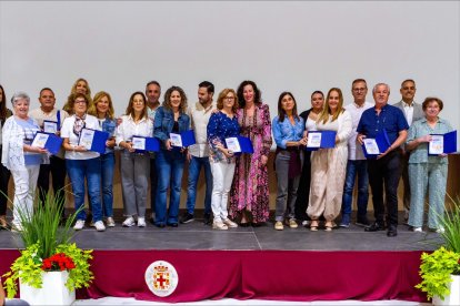 La alcaldesa aplaude “el liderazgo” de las asociaciones vecinales “para mejorar y cuidar Almería”.