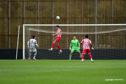 El Almería tuvo mucha tarea en defensa y su portero fue el mejor.