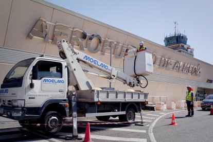 Actuación de MOELMO para la renovación y mejora de la iluminación con tecnología LED en instalaciones de AENA.