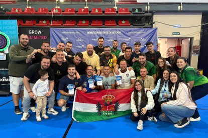 La expedición pulpileña al completo en el Campeonato Nacional de Dardos.