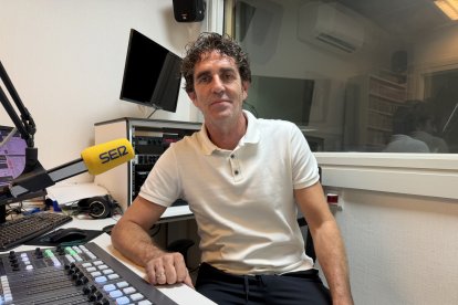 José Ortega en la SER donde disfrutó con una nueva entrega de 'Pegados a la cal'.