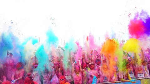 La Holi Run se ha celebrado por primera vez en Almería.